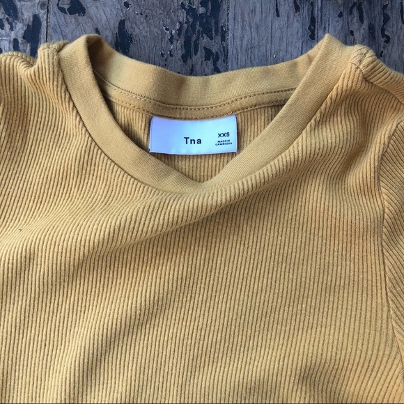 TNA Aritzia crop top baby tee - Picture 4 of 4